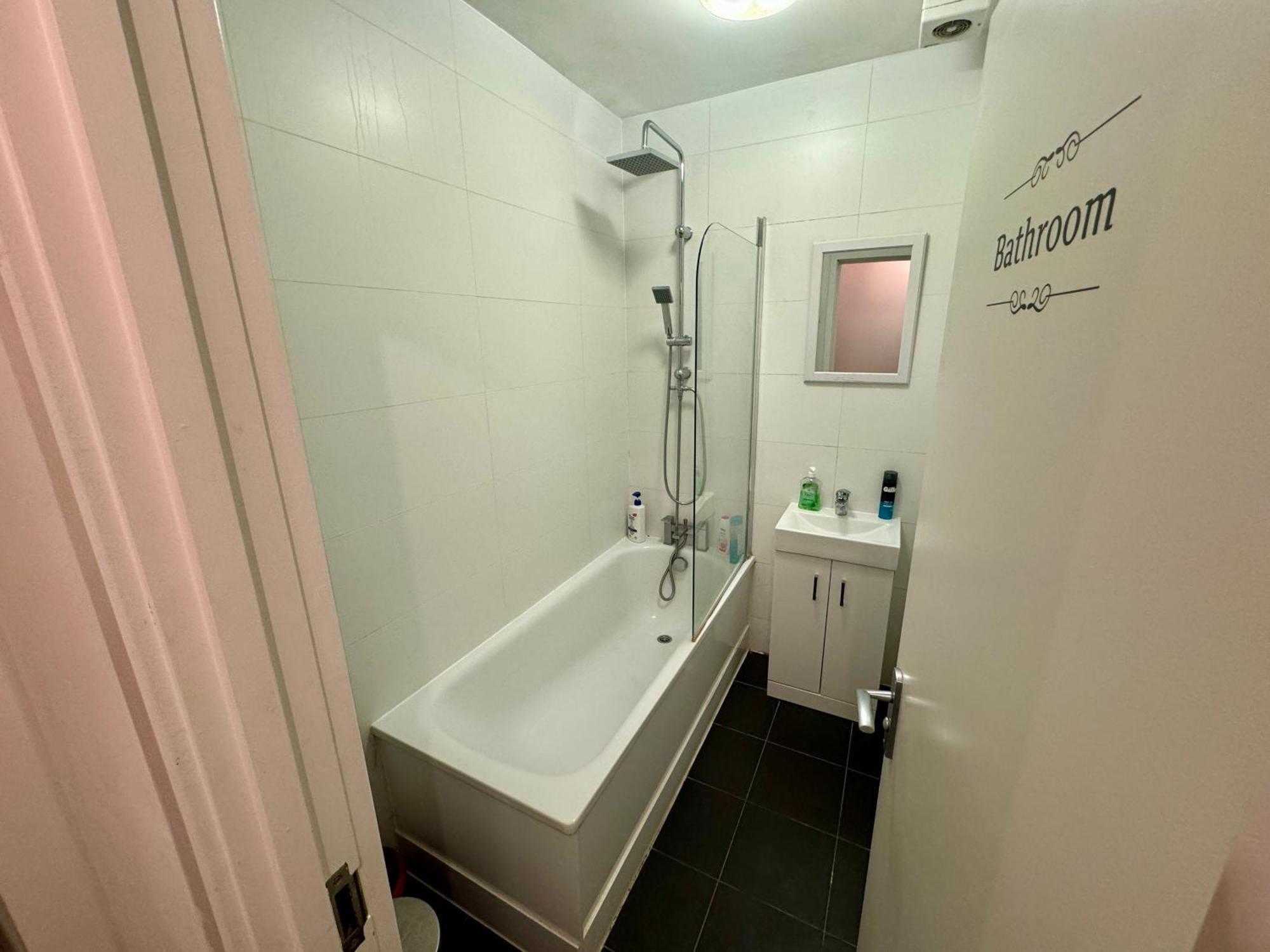 Cosmopolitan Comfort Private Bedrooms In Euston 106 Londen Buitenkant foto